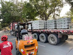 建筑工地的圍擋用的是什么材質(zhì)的材料??？