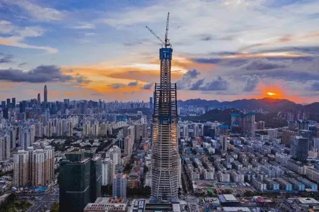 旭東圍擋廠(chǎng)家祝賀，深圳又一高樓388米 順利封頂 ！